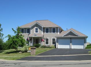 9 Sunset Dr, Livonia, NY 14487