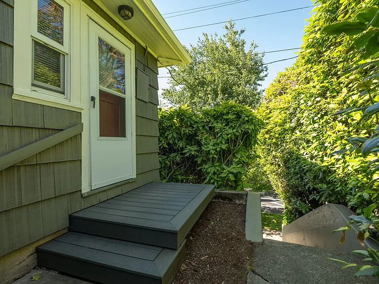 2310 NE Weidler St — Photo 20
