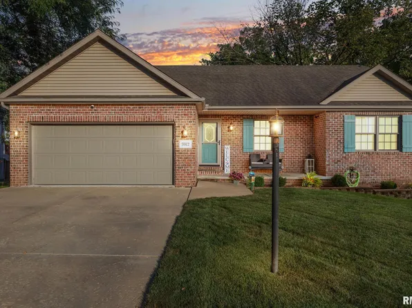 5912 W Ridgecrest Cir, Peoria, IL 61615