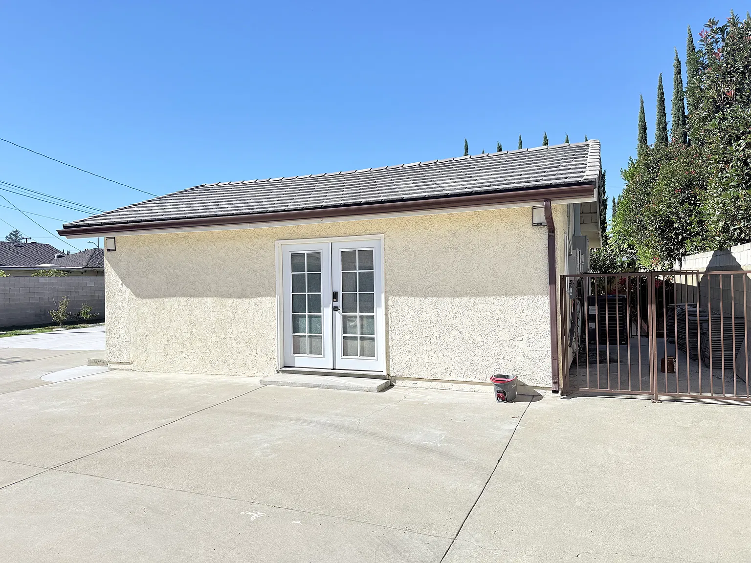 3 bed, 1100 sqft, $4,500 — Photo 3