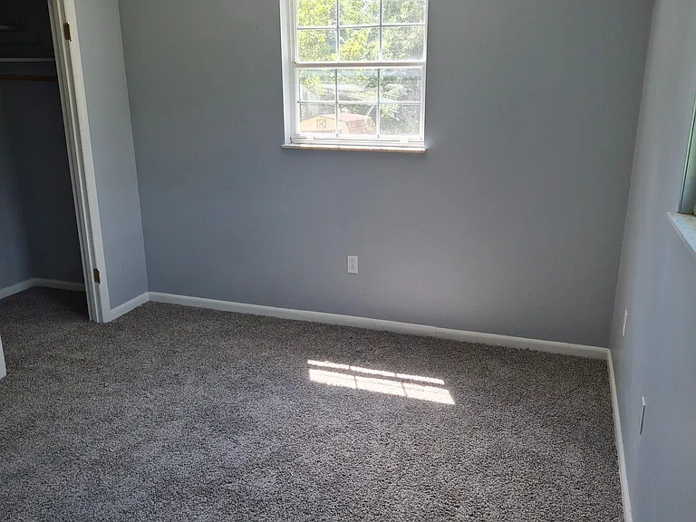 409 Grafton Rd — Photo 8