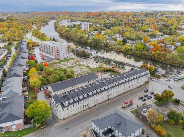 25 Concession St #201, Cambridge, ON N1R 2G6