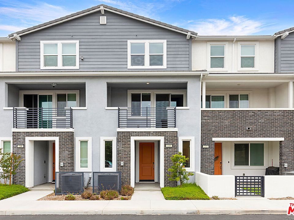 1st image of 220 Lockhart Way