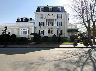 38 Bellevue Ave APT 5, Newport, RI 02840