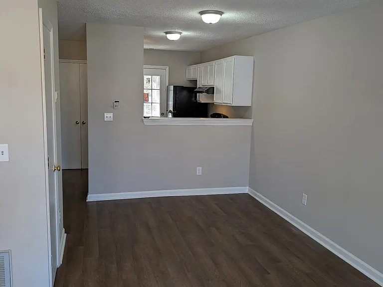4713 Courtney Ln — Photo 2