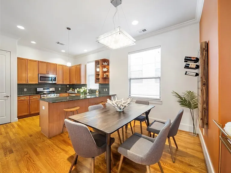 5535 Darling St — Photo 15