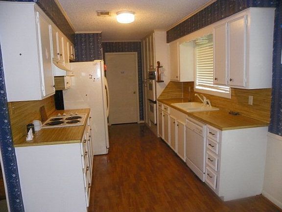 2nd image of 410 Trailwood Cir