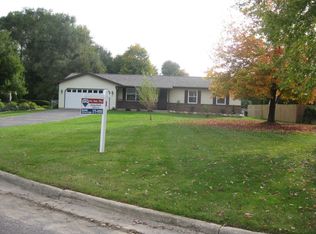 8085 Land O Lakes Dr, Kalamazoo, MI 49048