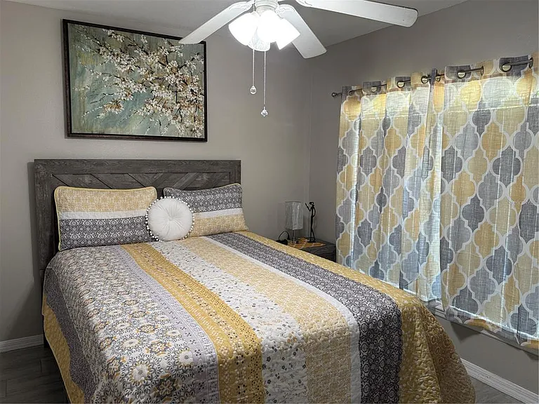 1126 Sandy Ridge Dr — Photo 2
