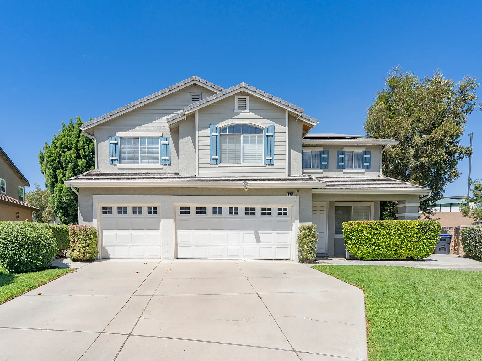 5 bed, 3683 sqft, $4,300 — Photo 1