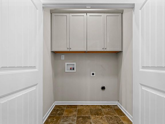 4th image of 1001 Glades Ln
