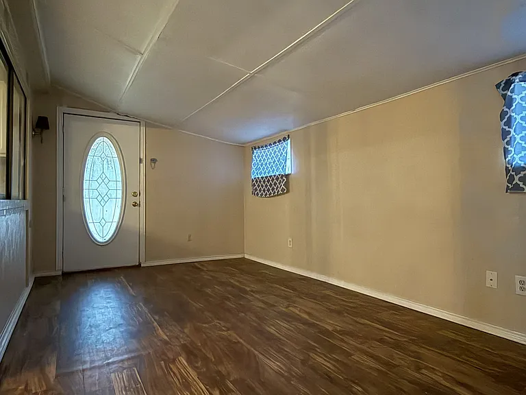 949 Middle Cove Dr — Photo 8