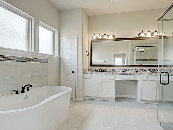 Primary luxury bath 3