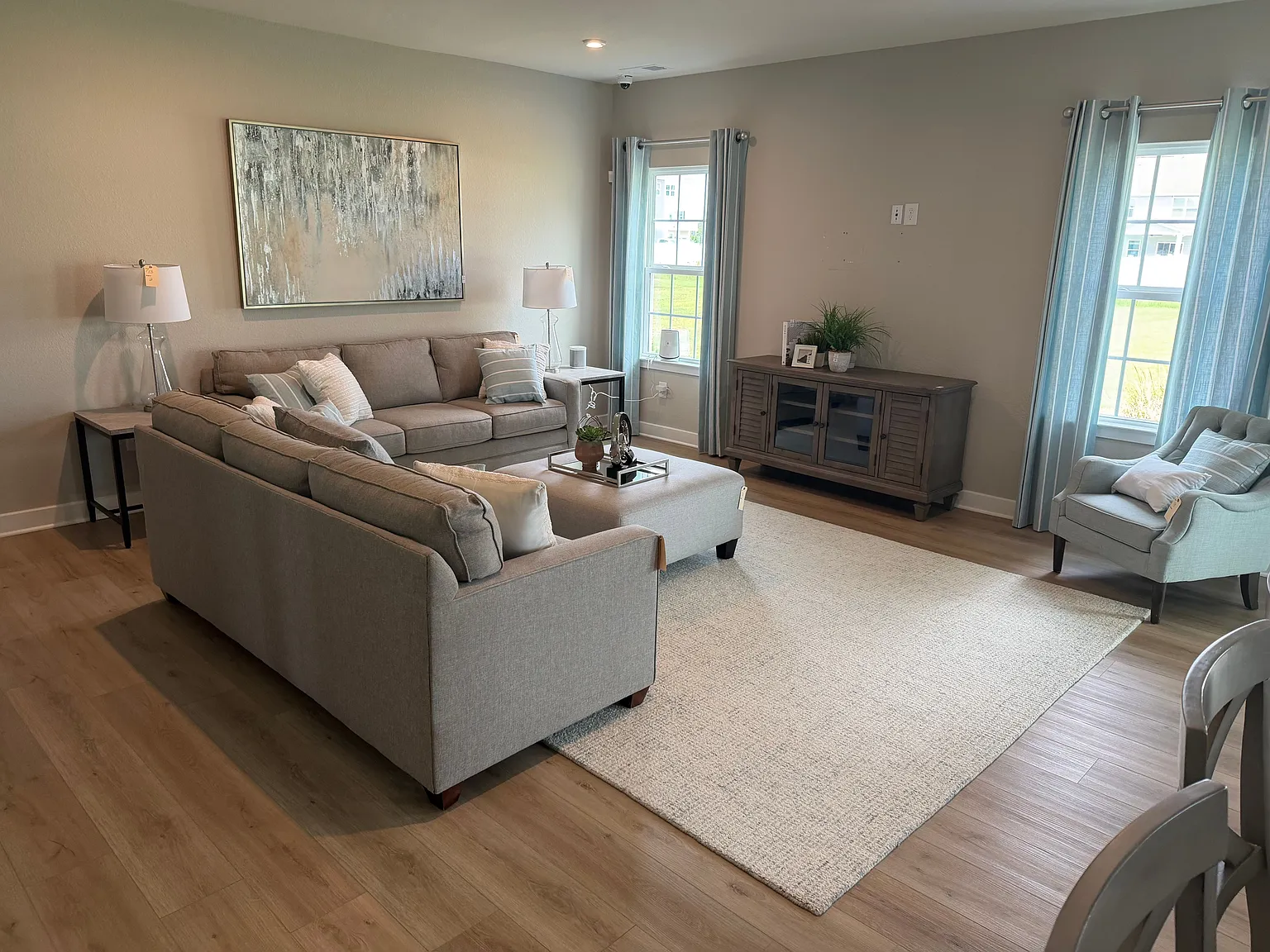 3 bed, 2.5 bath, 2300 sqft, $3,500 — Photo 4