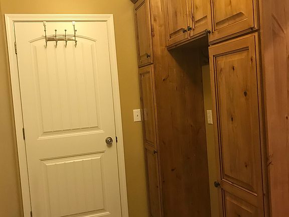5th image of 2850 Mary Dr