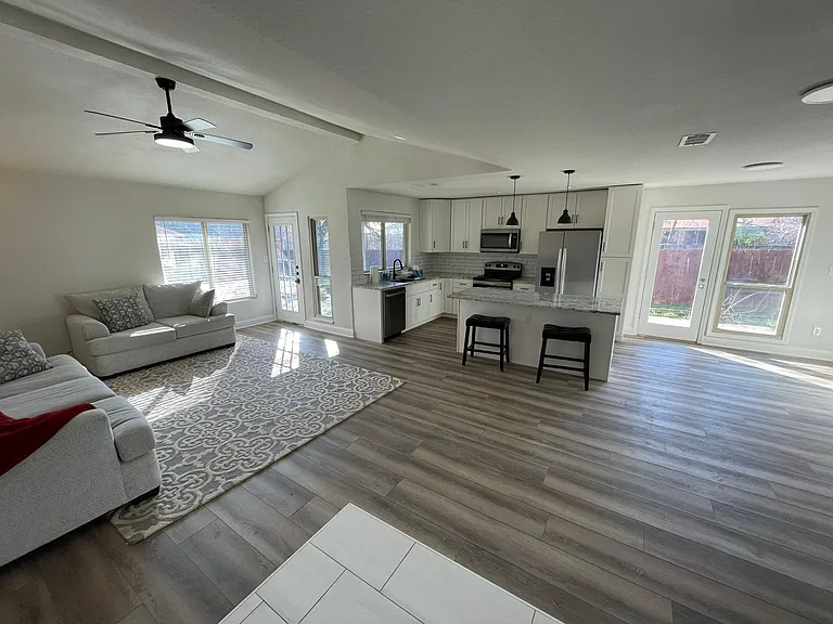401 Village Dr — Photo 5