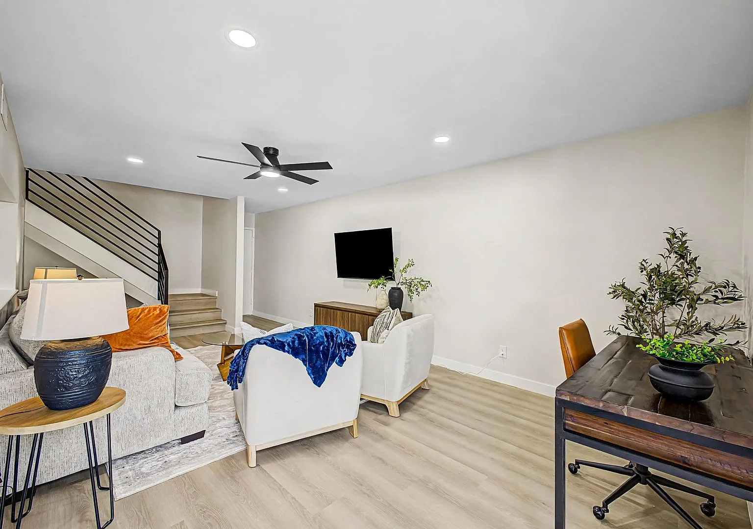 Fully Remodeled Phoenix Condo — Photo 3