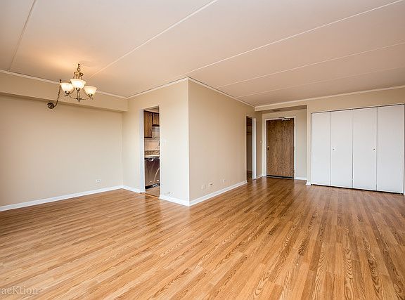 5th image of 6340 Americana Dr APT 1207