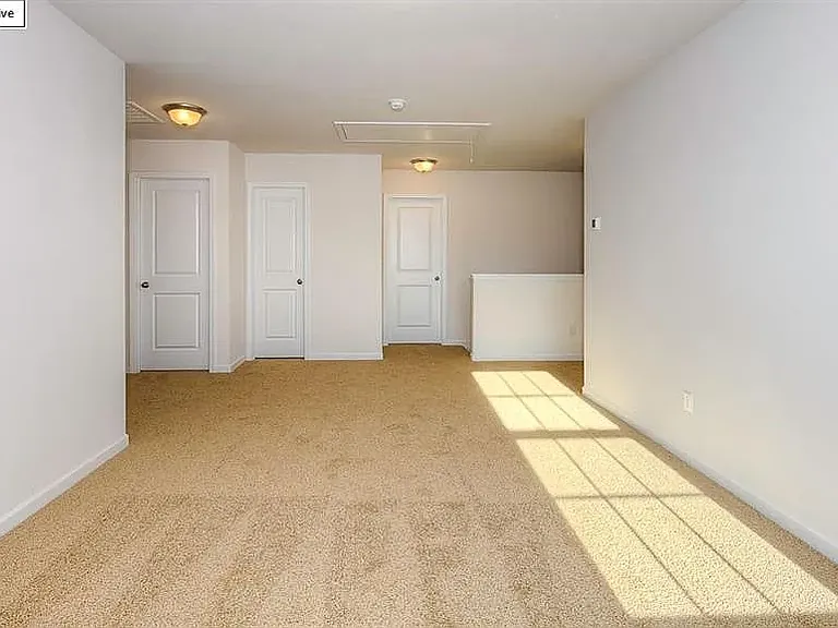 418 Grantham Ln — Photo 9