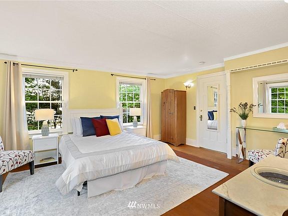4th image of 5005 22nd Ave NE