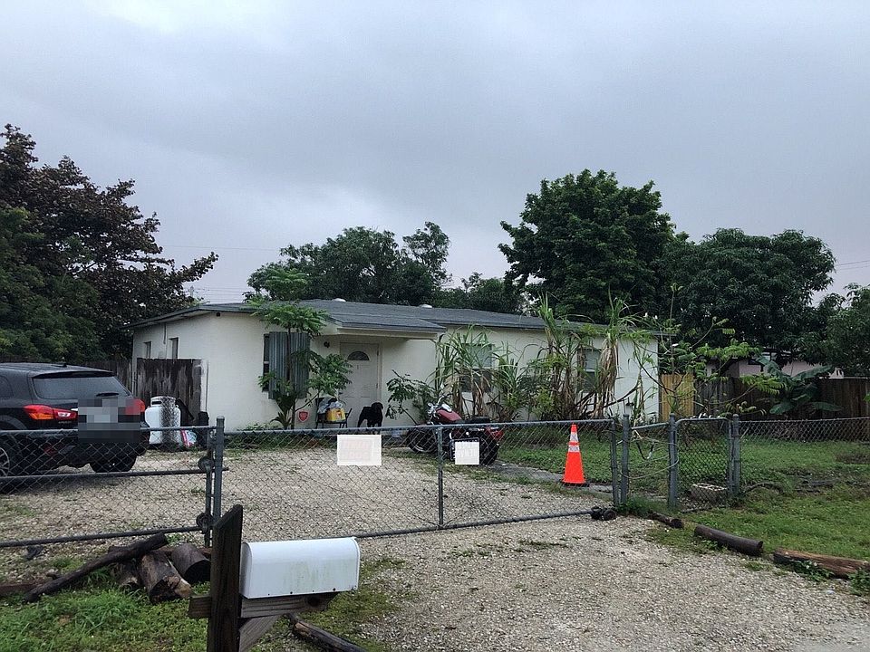 2nd image of 1426 NW 15th Ter