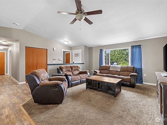 4th image of 22206 Cedarview Drive E