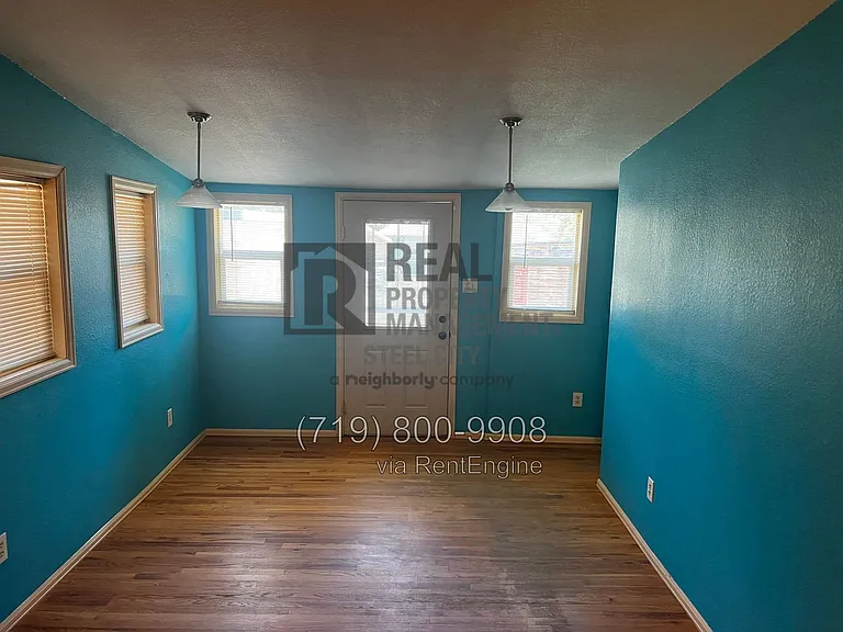 1520 E 8th St — Photo 12