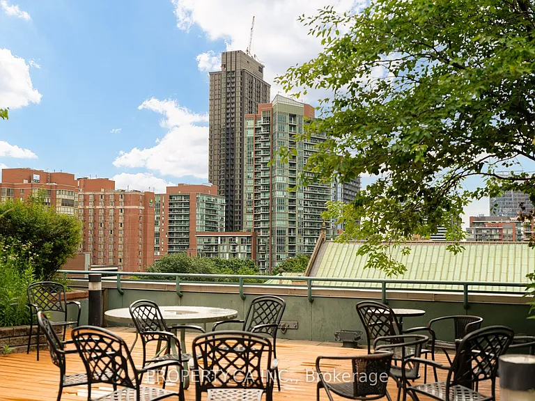 92 King St E #1703 — Photo 28