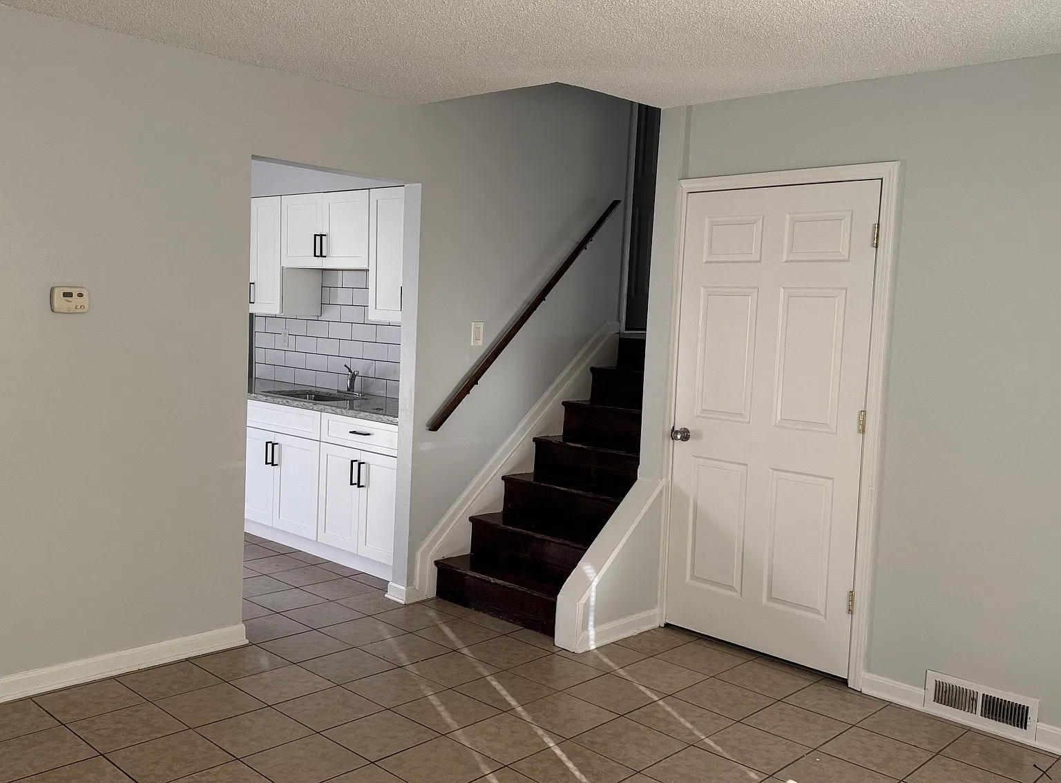 3 bed, 1350 sqft, $1,645 — Photo 3