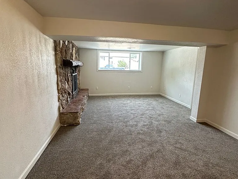 1755 Glendale Ave — Photo 14