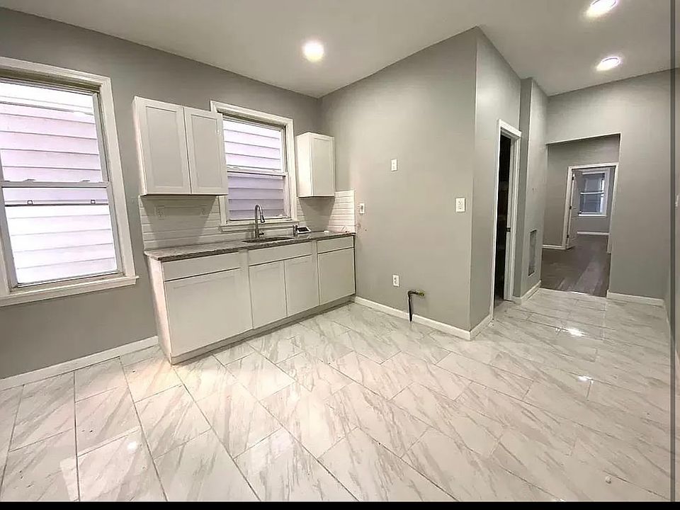 1st image of 114 Isabella Ave #1