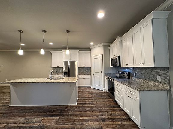 5th image of 2369 Belmont Dr