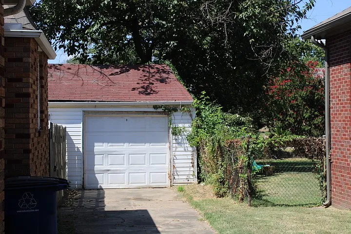 2 bed, 1.0 bath, 1676 sqft, $1,495 — Photo 2