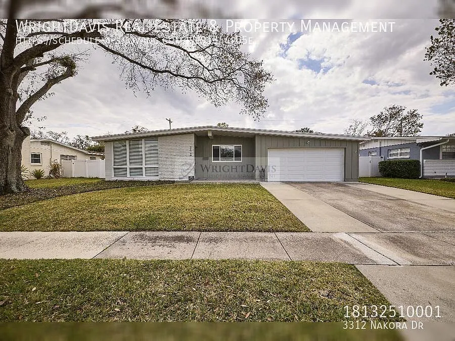 Charming 2/1 with a Flex Room — Photo 2