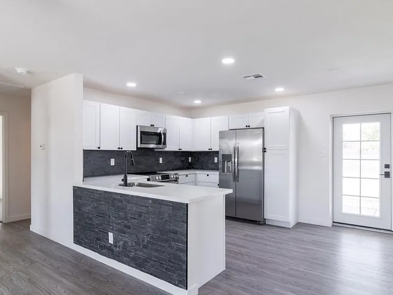719 E Fillmore St — Photo 4
