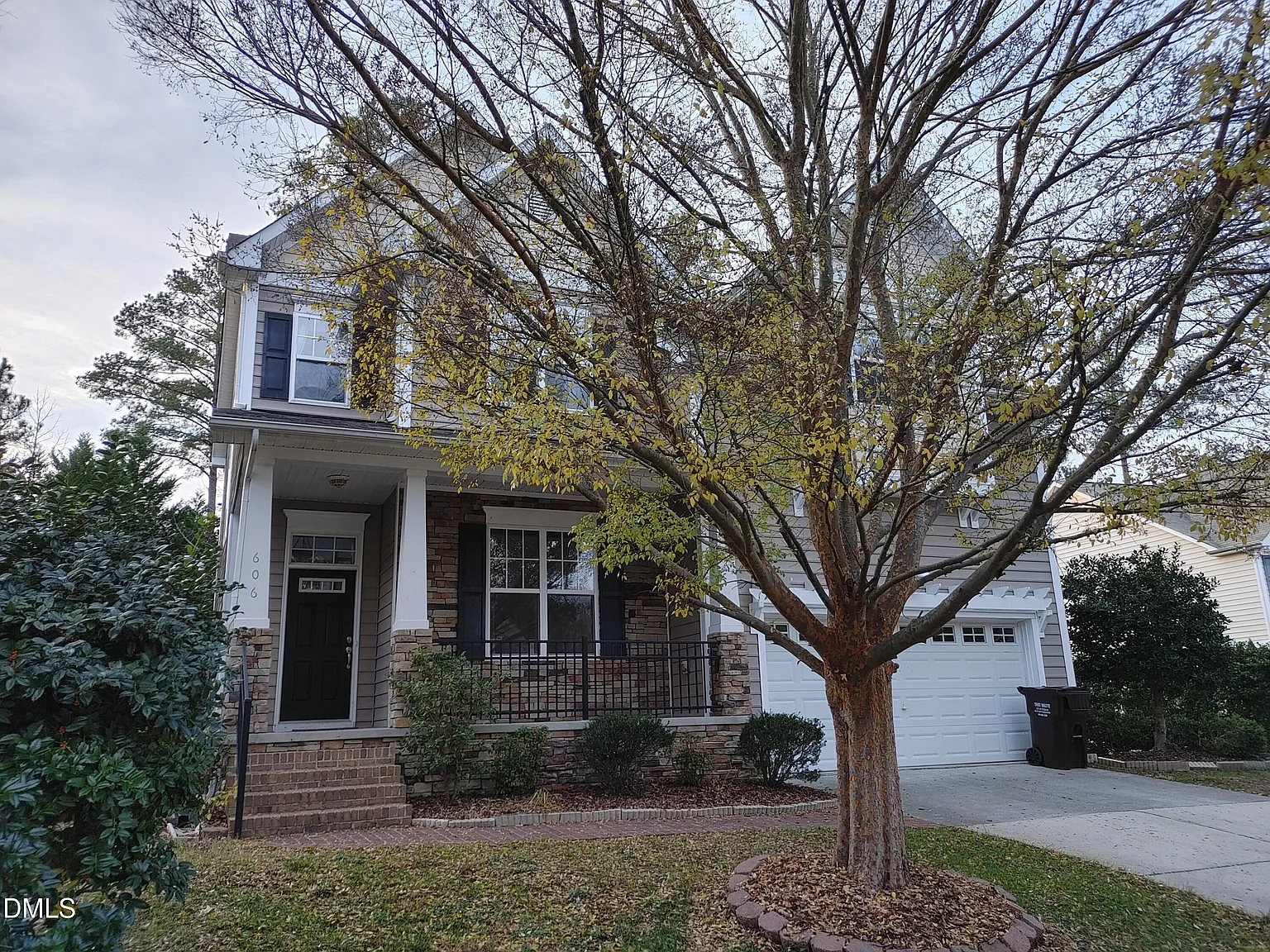 3 bed, 2.5 bath, 2750 sqft, $2,595 — Photo 2