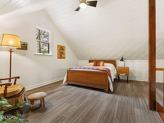 30th image of 284 Savannah Shores Dr