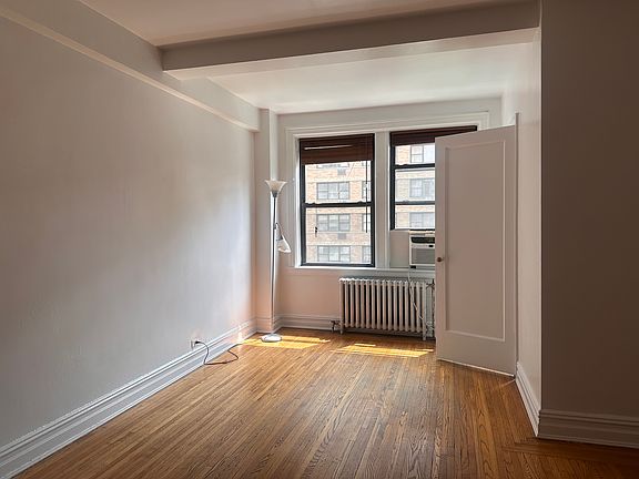 5th image of 457 W 57th St #505