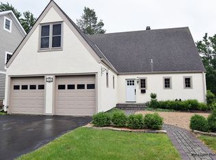 1022 James St, Geneva, IL 60134