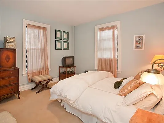 Sold by Avenue Sotheby's International Realty | media 25