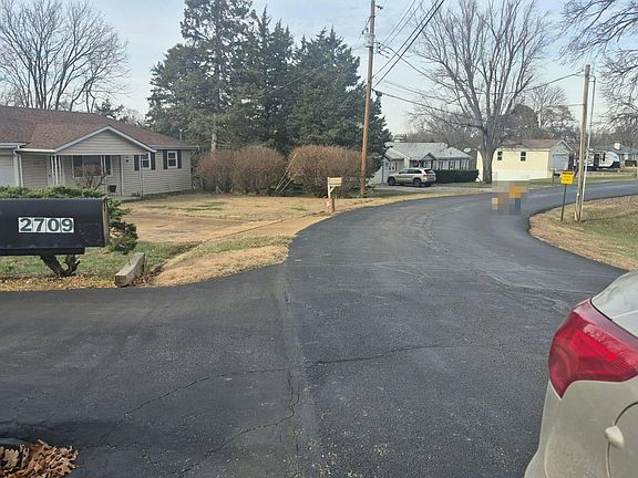 4th image of 2709 Skyline Dr