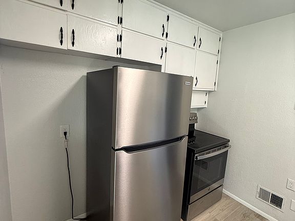 4th image of 5627 N Elgin St