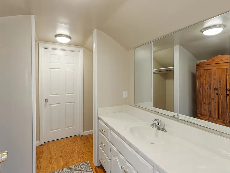3228 Lakeshore Dr — Photo 24