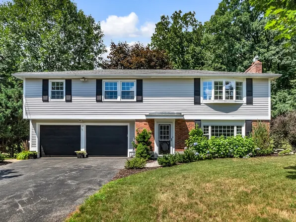 32 Briarwood Rd, Framingham, MA 01701