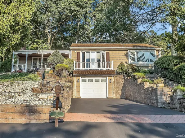 20 Linda Pl, Huntington, NY 11743