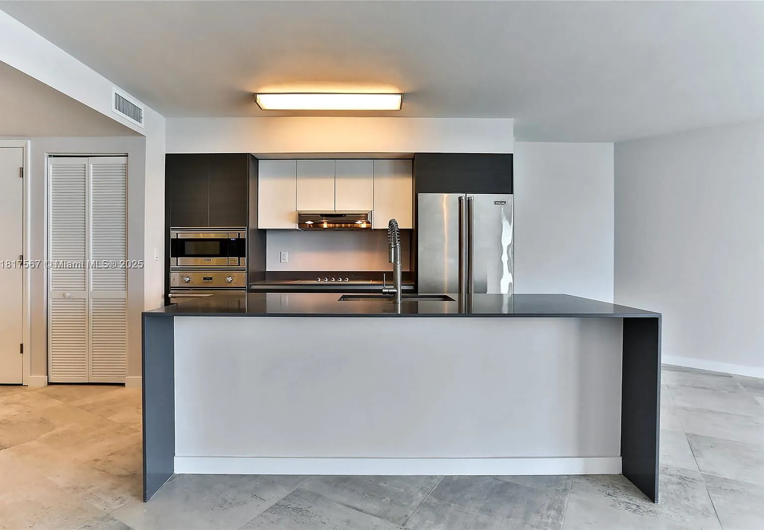 2 bed, 2.0 bath, 1142 sqft, $5,500 — Photo 3