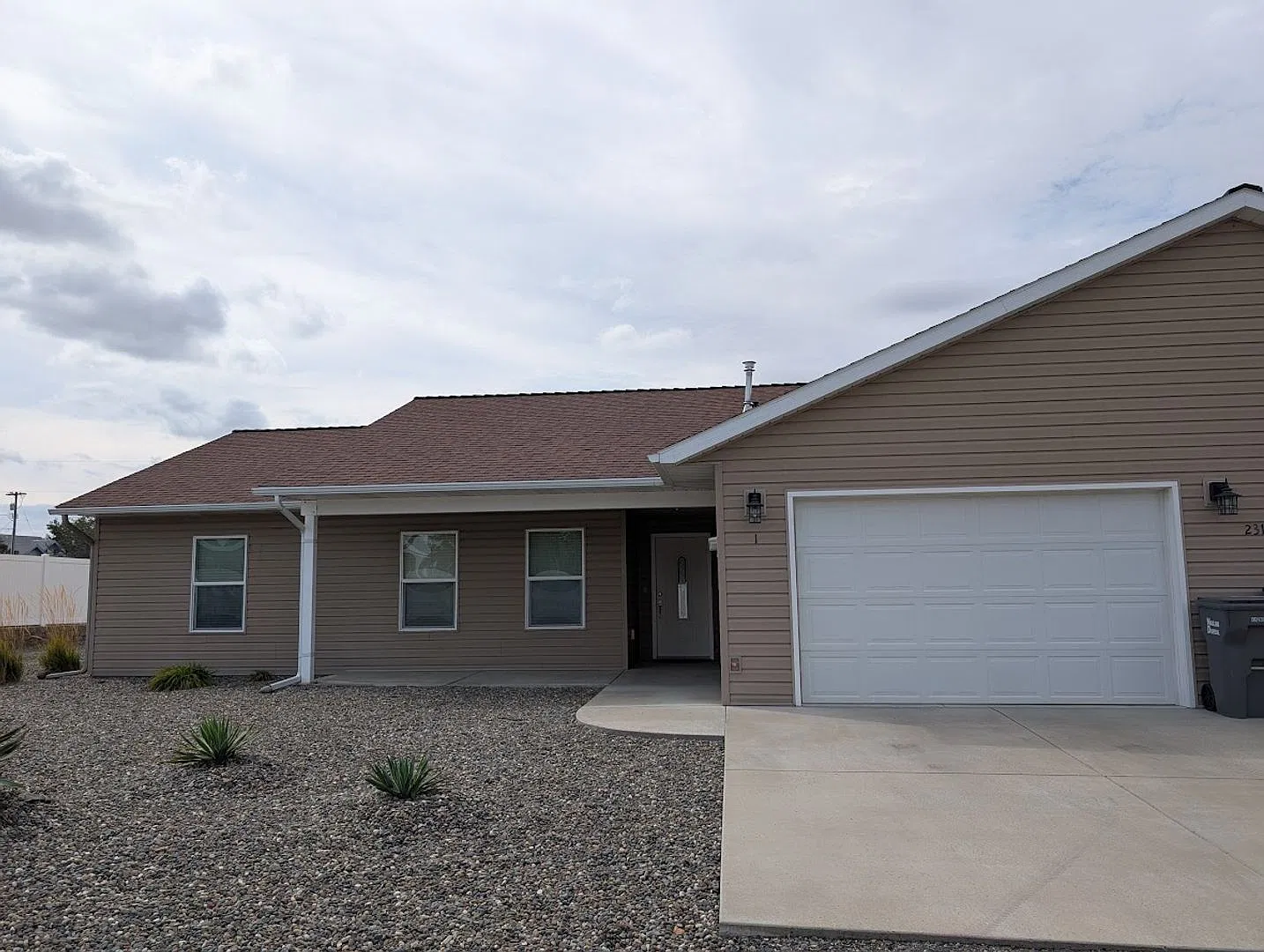 Gorgeous 3 Bed 2 Bath Clarkston Townhouse in 55+ Community — Photo 2