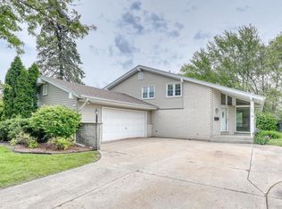 5937 Sugarbush Ln, Greendale, WI 53129