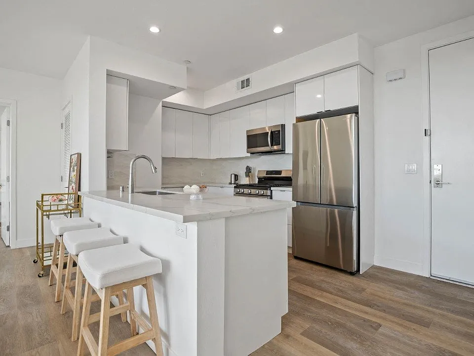 4804 Oakwood Digitally Staged Kitchen