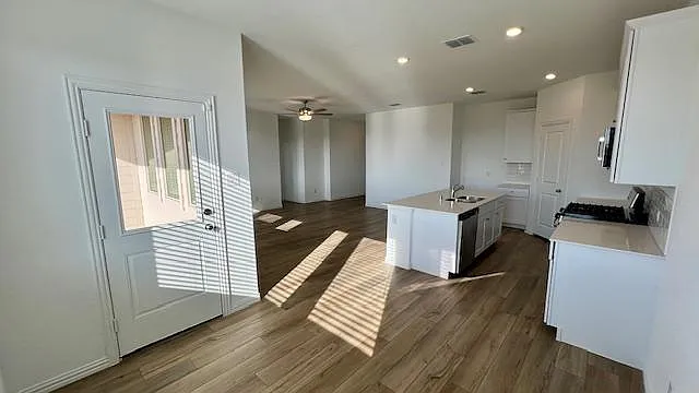 1124 Flameleaf Dr — Photo 6
